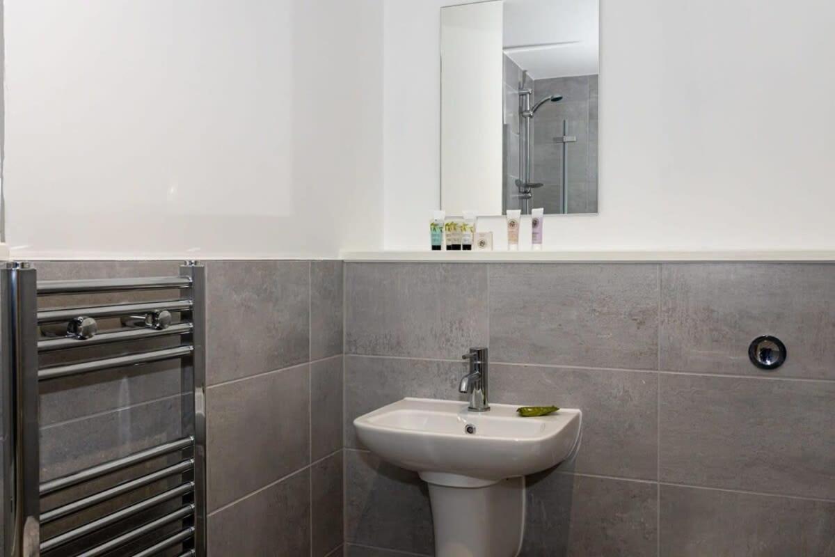 Stunning 2 Bed Apartment In Salford Amazing Views 曼彻斯特 外观 照片
